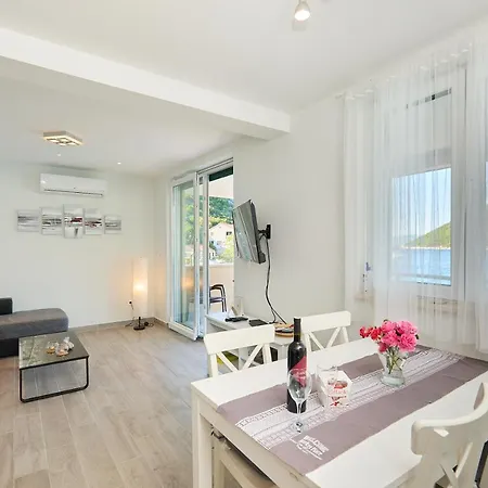 Stiga 2 - Two Bedroom Ap. 아파트 *